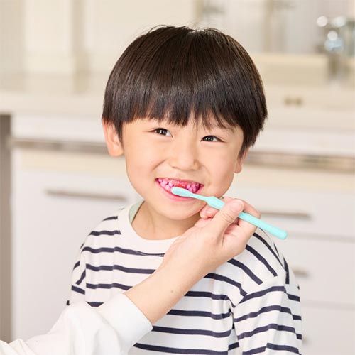 【フッ素でむし歯予防】みがき残しチェックができる一石二鳥の歯みがき剤「ジェル状歯みがき ぷちキッズ みがき残しチェックＰＬＵＳ」の開発ストーリー