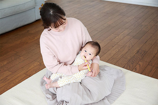 歯が生える前から乳歯のお手入れを始めよう！