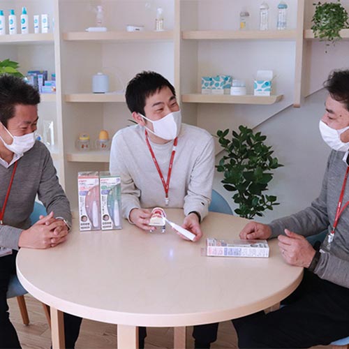 パパ社員が実践してきた歯みがきの3つのポイント！赤ちゃんの気持ちに寄り添ったみがき方とは？