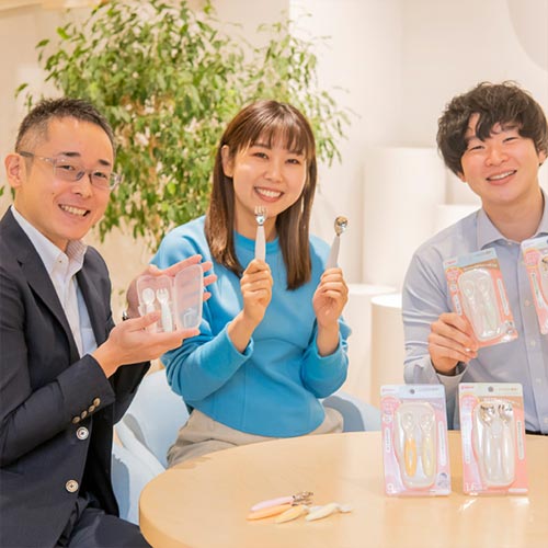 こだわりがありすぎる！2023年度グッドデザイン賞を受賞した『じぶんでつかえるスプーンフォークシリーズ』ってどんな商品？