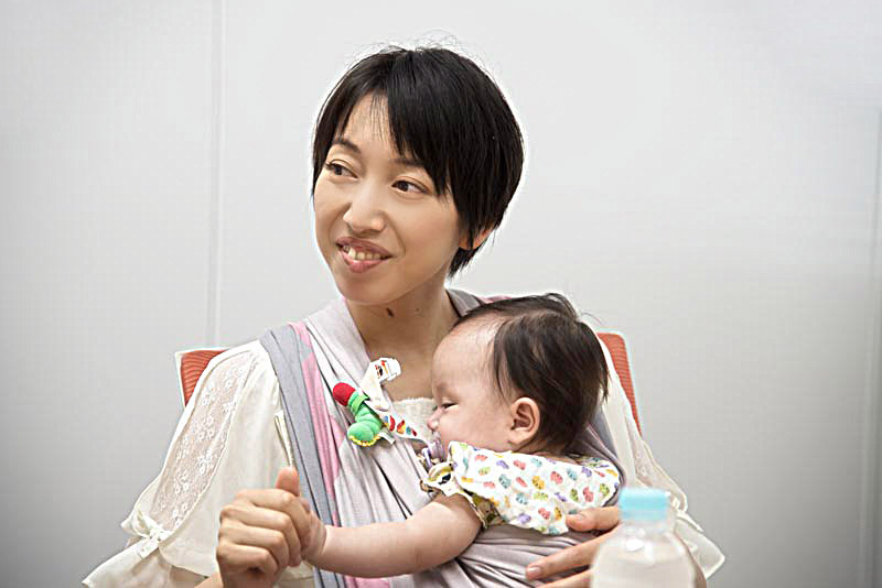 佳乃さんと赤ちゃんの画像