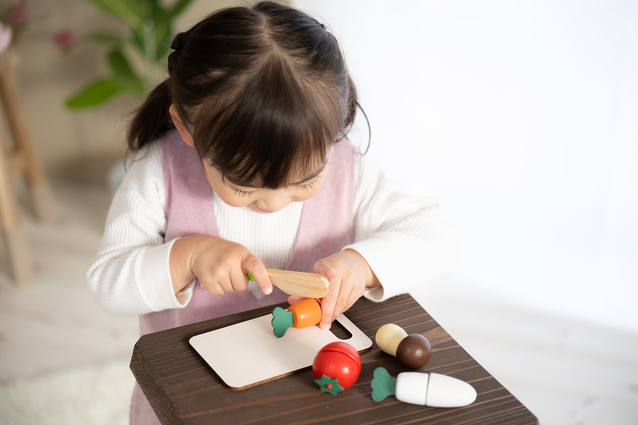 ごっこ遊びをするお子様