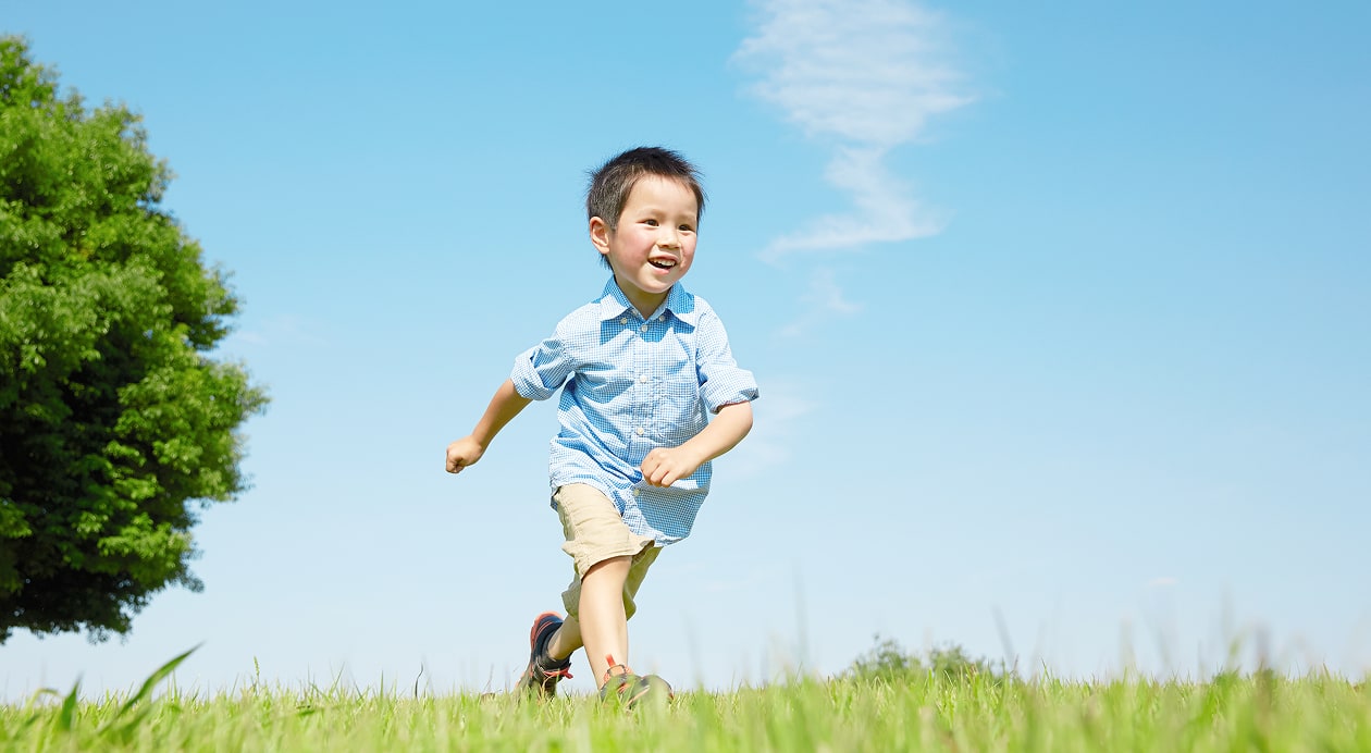 かけっこをするお子様
