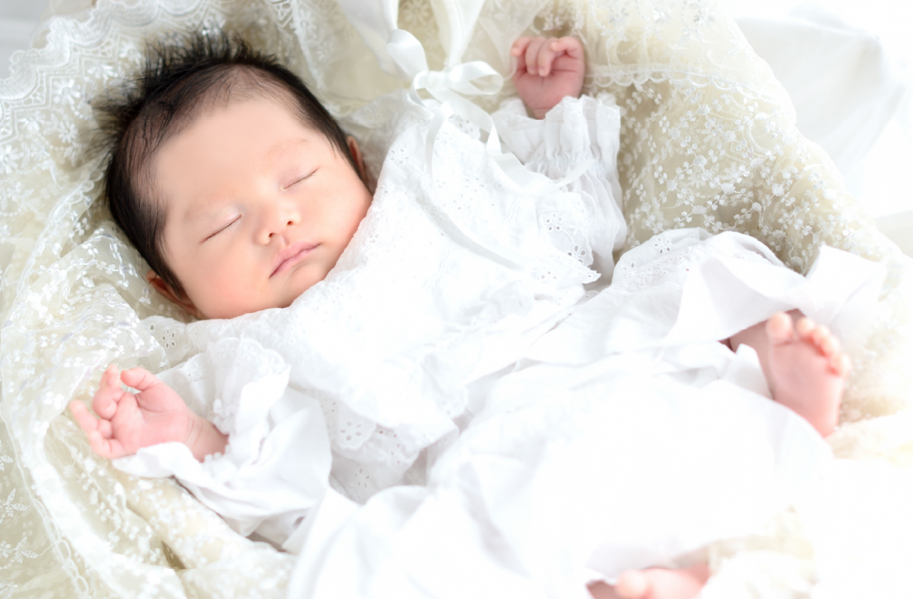 赤ちゃんが眠っている画像