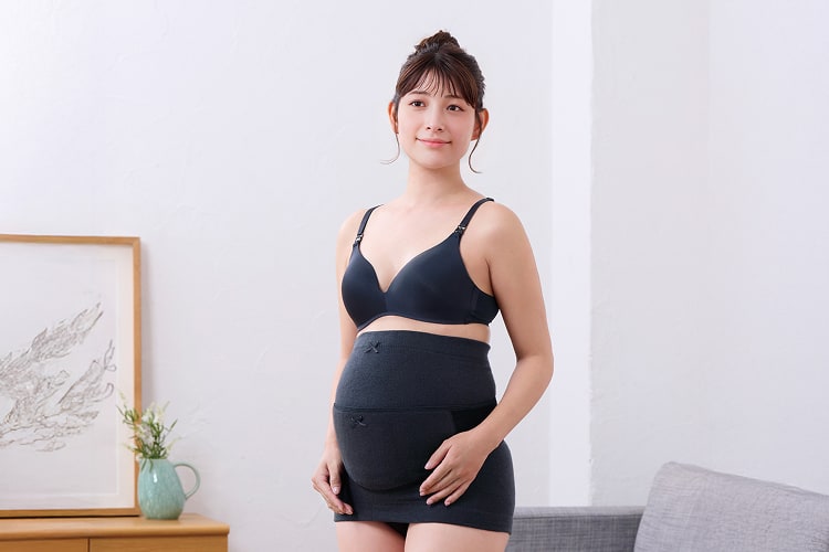 サラッとしたやさしい肌ざわり 梅雨時や真夏でもムレにくく軽い着け心地。はらまきでおなかを守り、ささえ帯で重たくなるおなかをしっかり支えるので、妊娠初期から臨月まで長く使える。