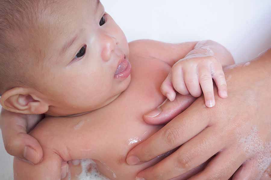 赤ちゃんとのコミュニケーションが楽しい～沐浴の方法～