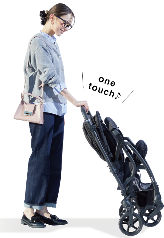 ワンタッチで操作しているママの写真